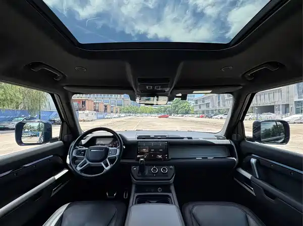 Land Rover Defender 2023