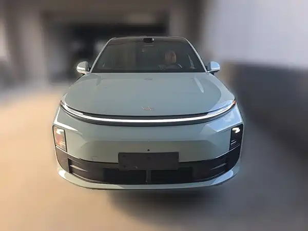 Li Auto L6 2025