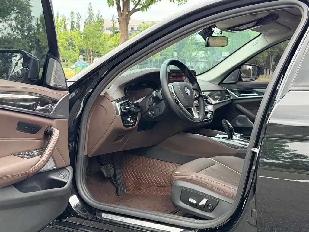 BMW 5 Series 2021