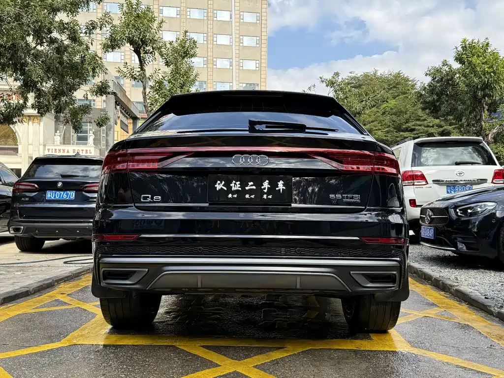 Audi Q8 2021 — фото 2
