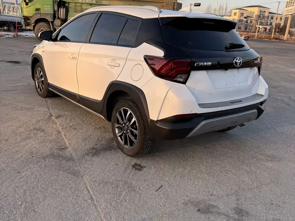 Toyota Yaris L 2022 — фото 4