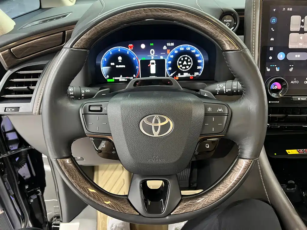 Toyota Alphard 2024 — фото 24