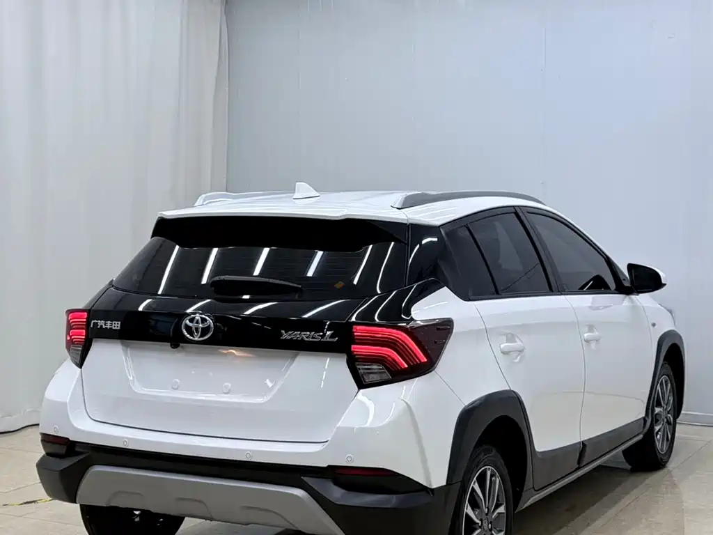 Toyota Yaris L 2022 — фото 4