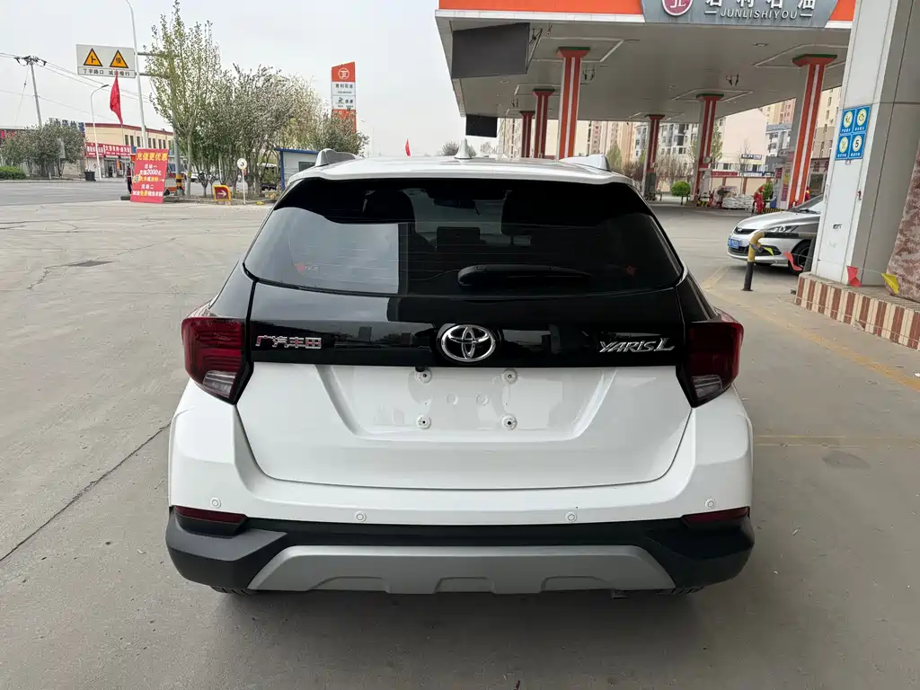 Toyota Yaris L 2023 — фото 14