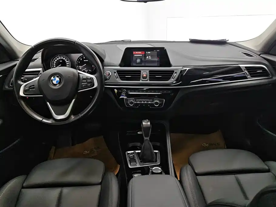 BMW 1 Series 2019 — фото 12