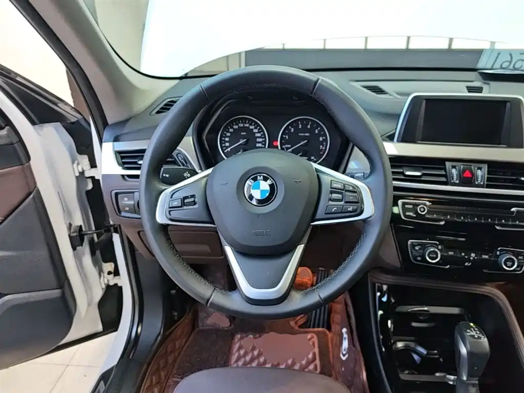 BMW X1 2018 — фото 11