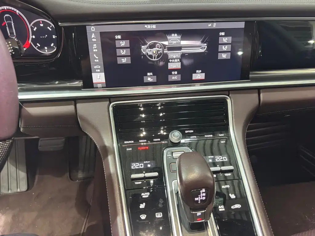 Porsche Panamera 2019 — фото 15