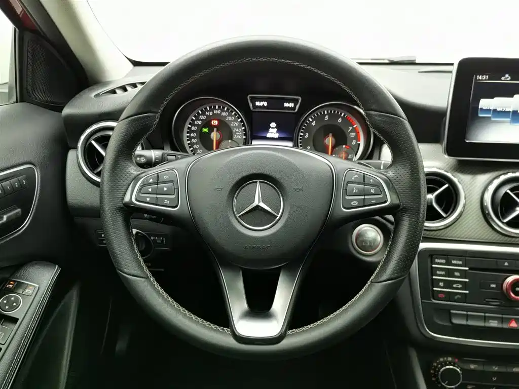 Mercedes-Benz GLA 2016 — фото 11