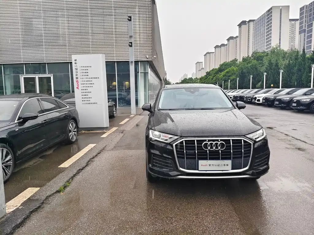 Audi Q7 2022 — фото 1