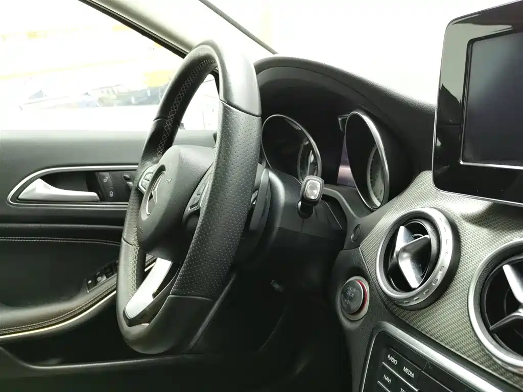 Mercedes-Benz GLA 2016 — фото 22