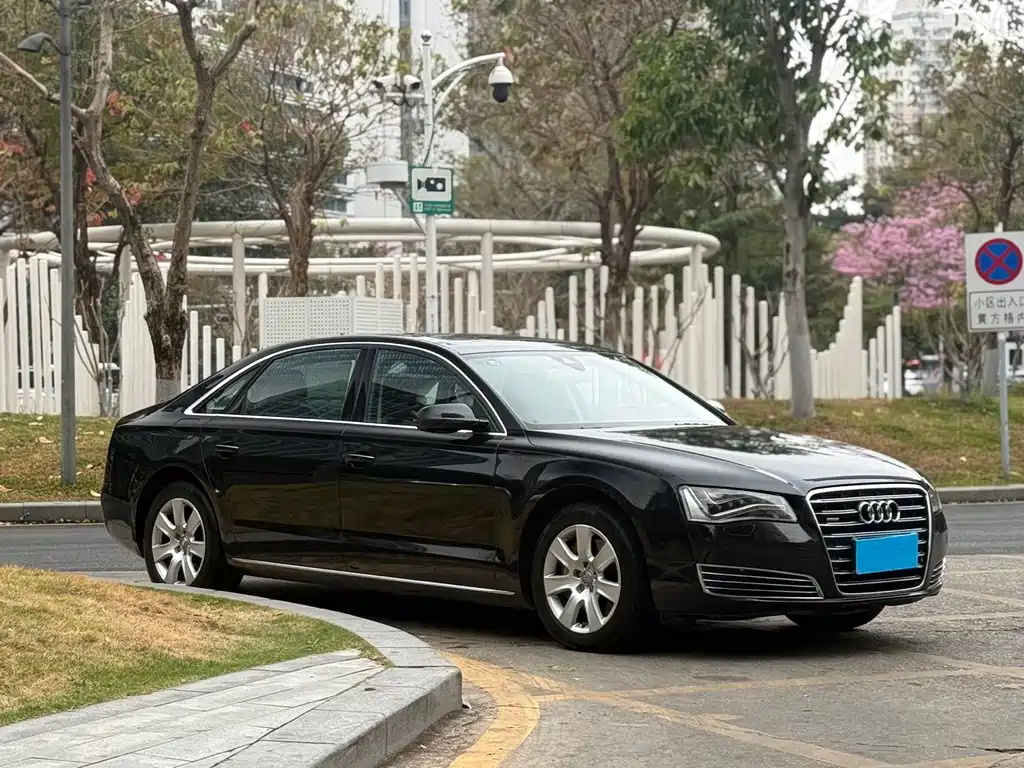 Audi A8 2014 — фото 3