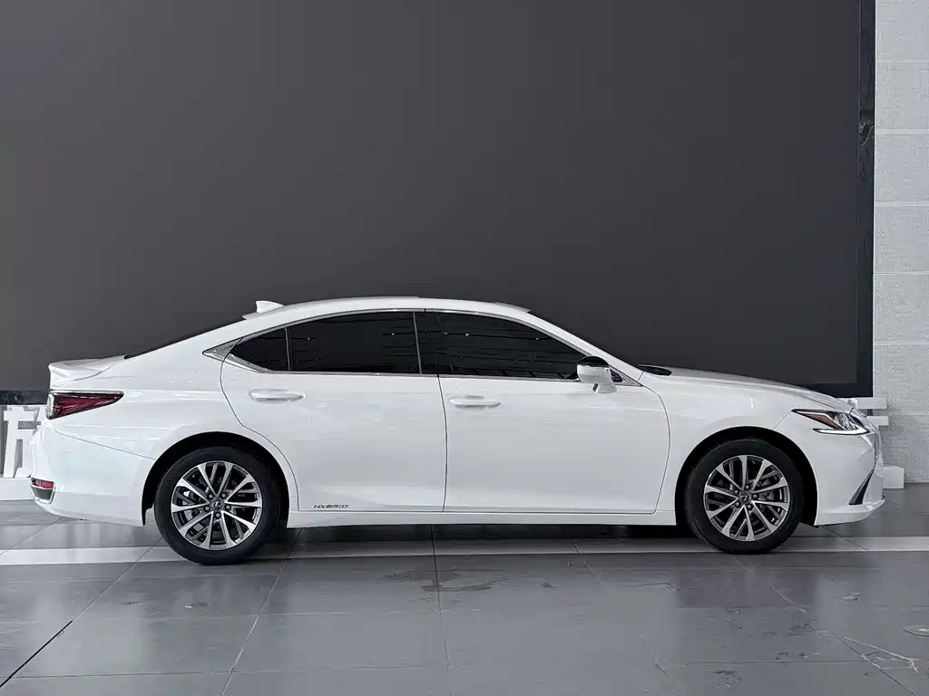 Lexus ES 2023 — фото 4