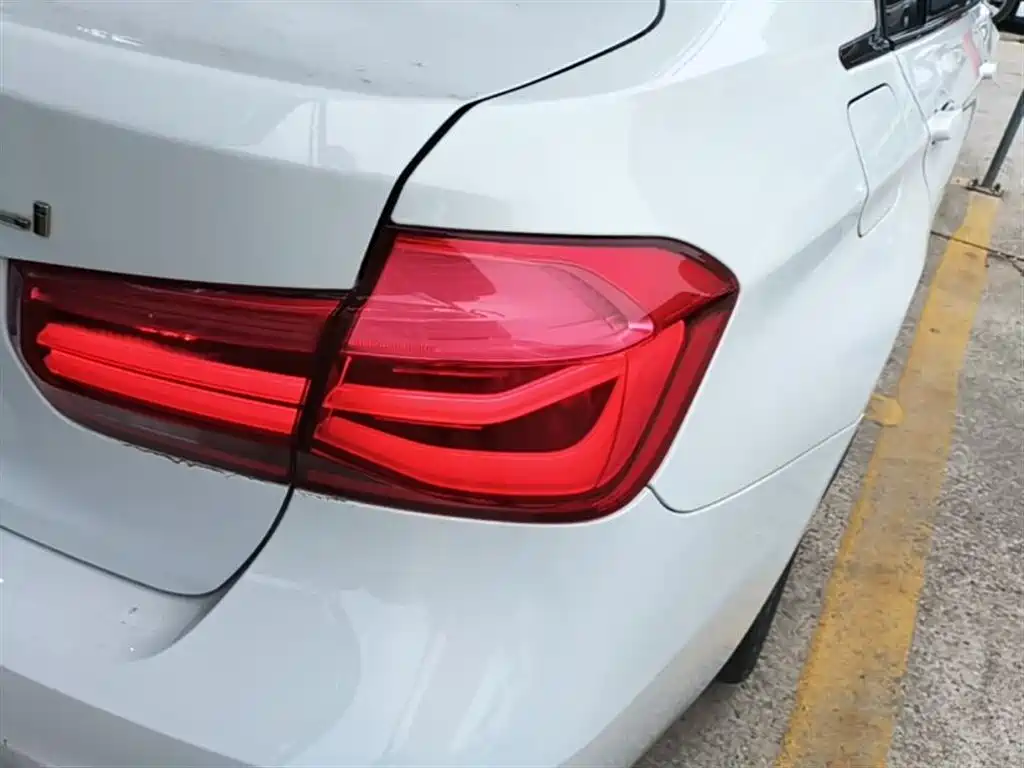 BMW 3 Series 2017 — фото 8