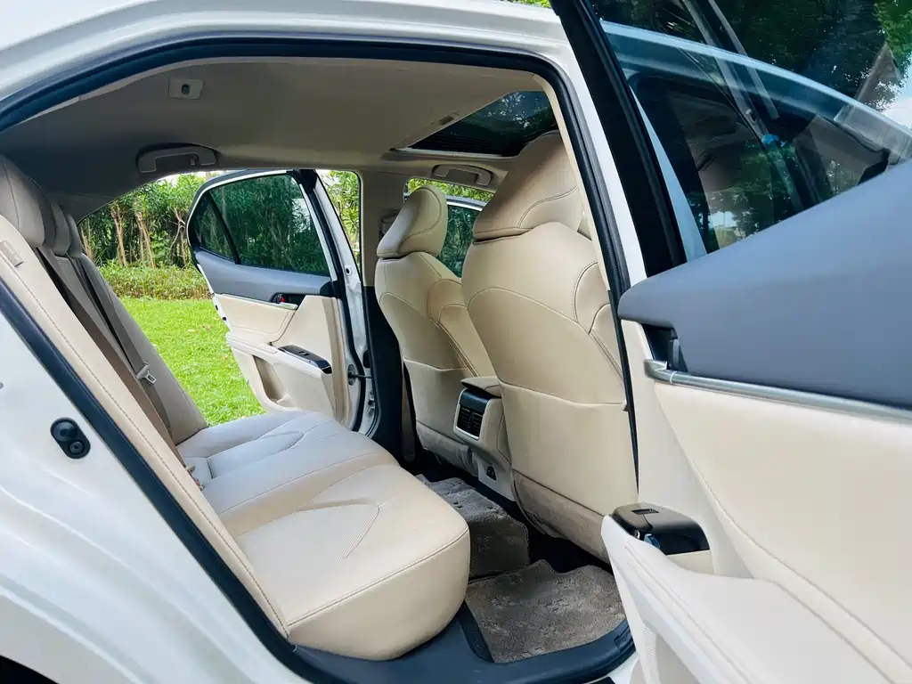 Toyota Camry 2021 — фото 11
