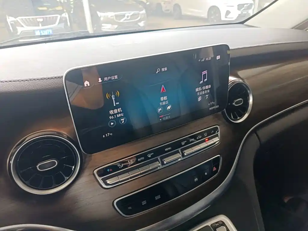 Mercedes-Benz V-Class 2022 — фото 13
