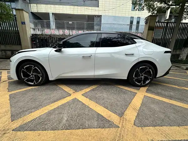 Lynk & Co 07 EM-P 2024