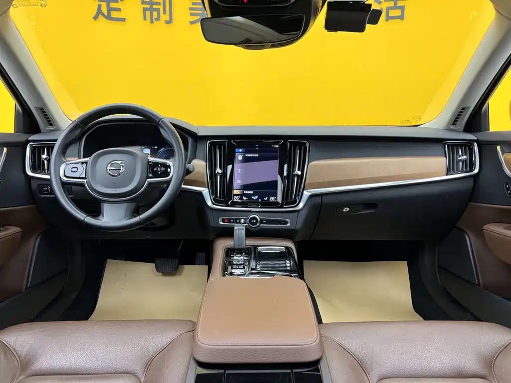 Volvo S90 Plug-In Hybrid 2020 — фото 11