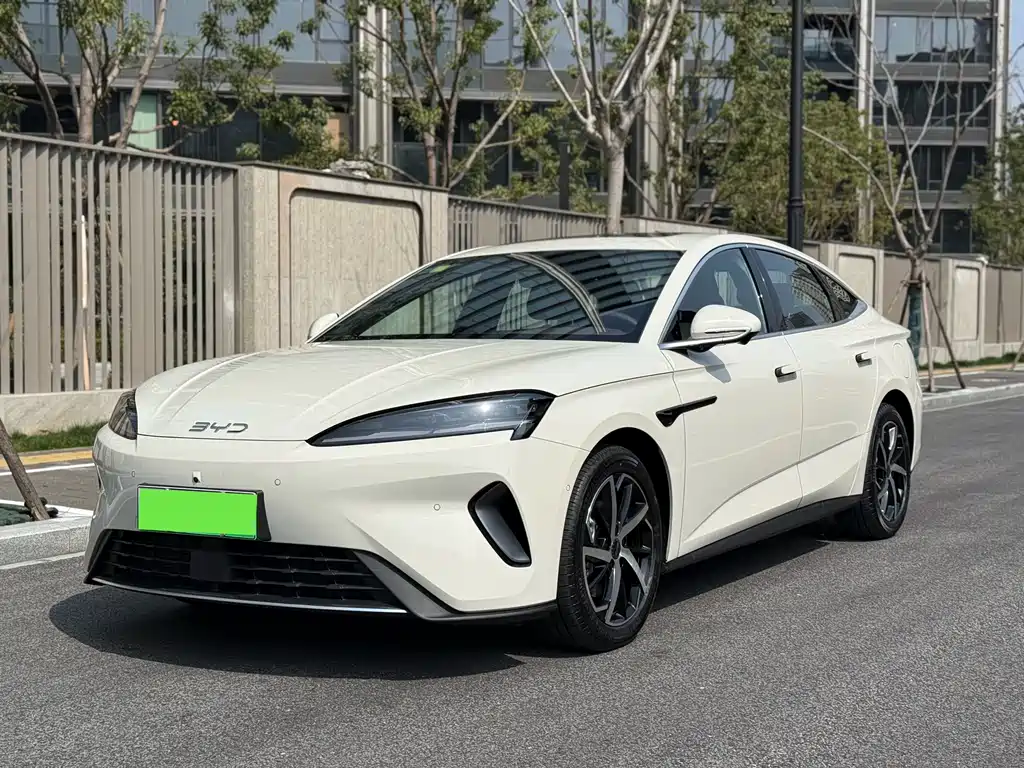 BYD Seal 07 DM-i 2026 — фото 1