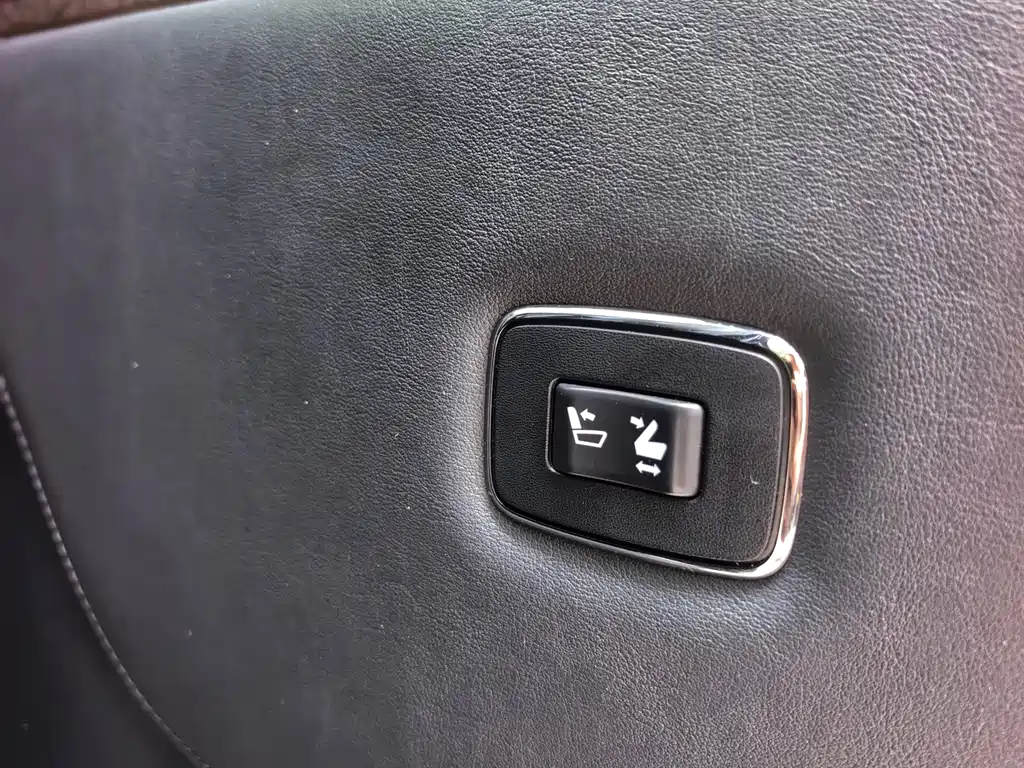 Toyota Alphard 2023 — фото 13