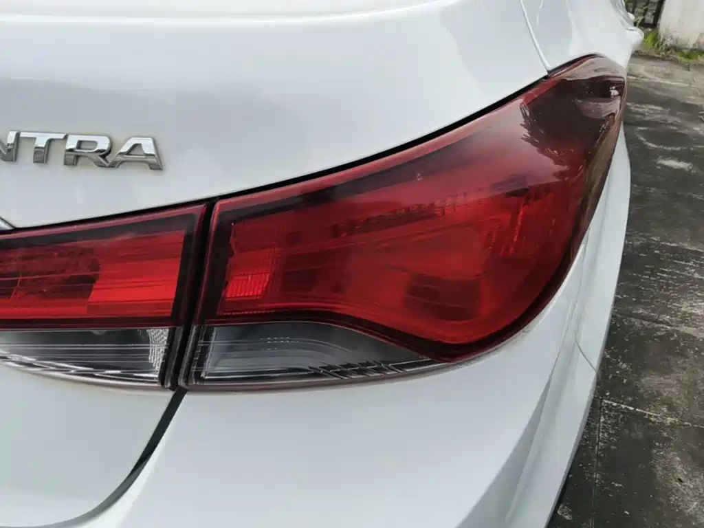 Hyundai Elantra 2018 — фото 8
