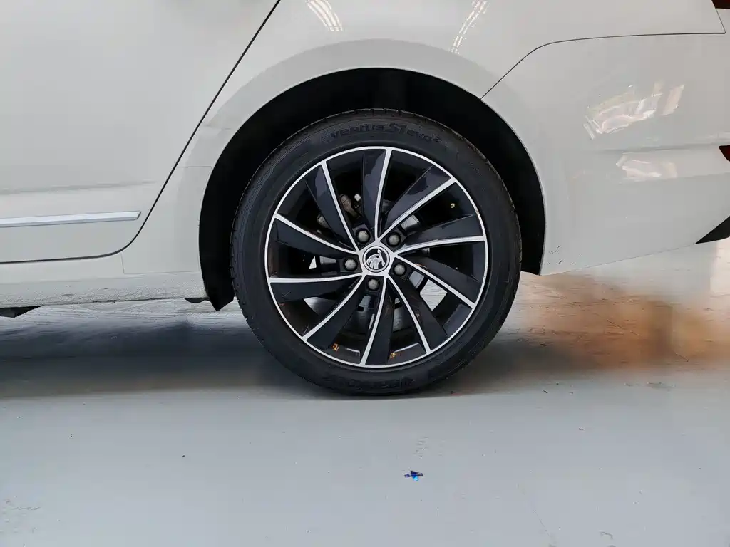 Skoda Octavia 2020 — фото 11