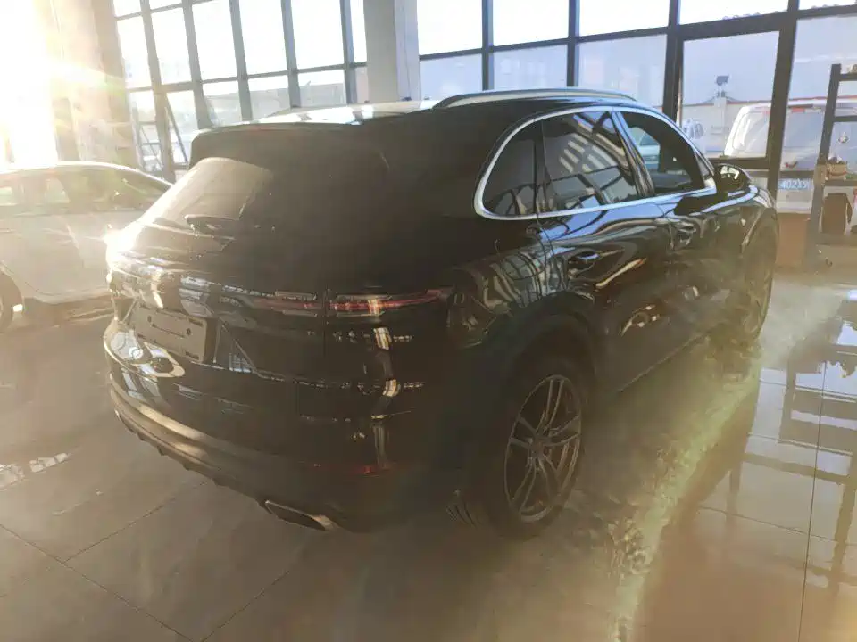 Porsche Cayenne Hybrid 2020 — фото 4