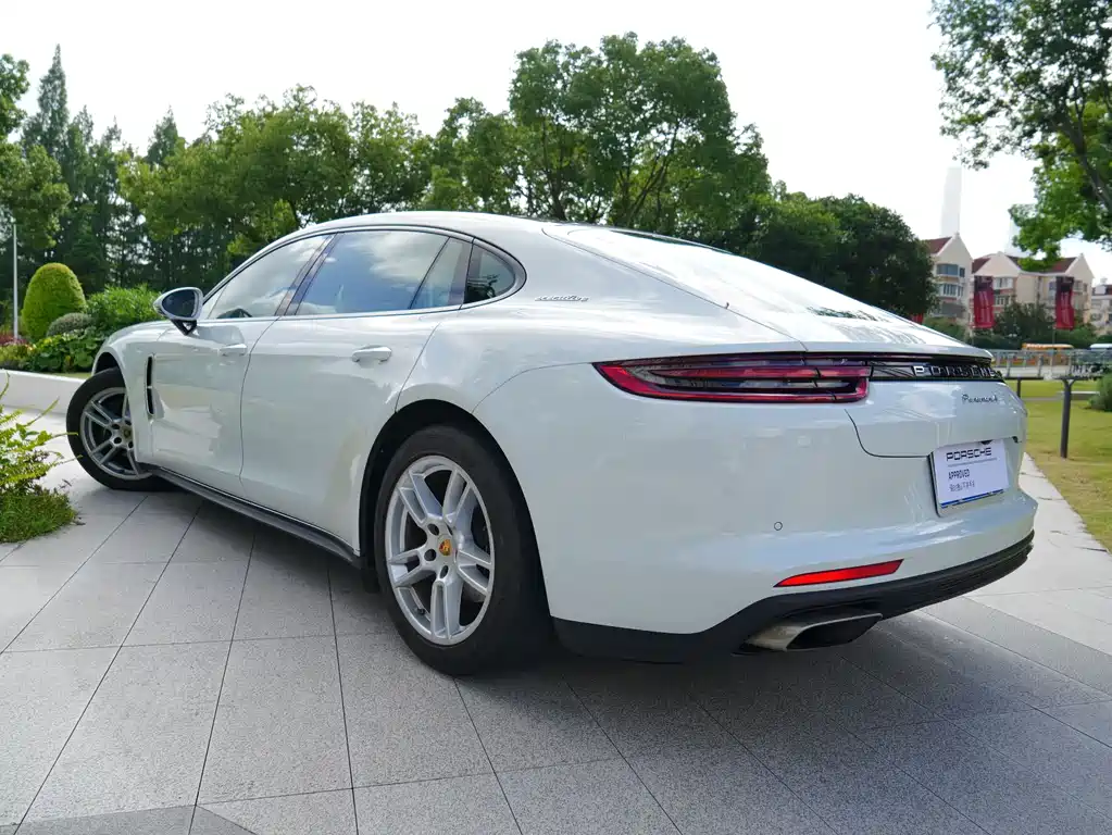 Porsche Panamera 2018 — фото 14