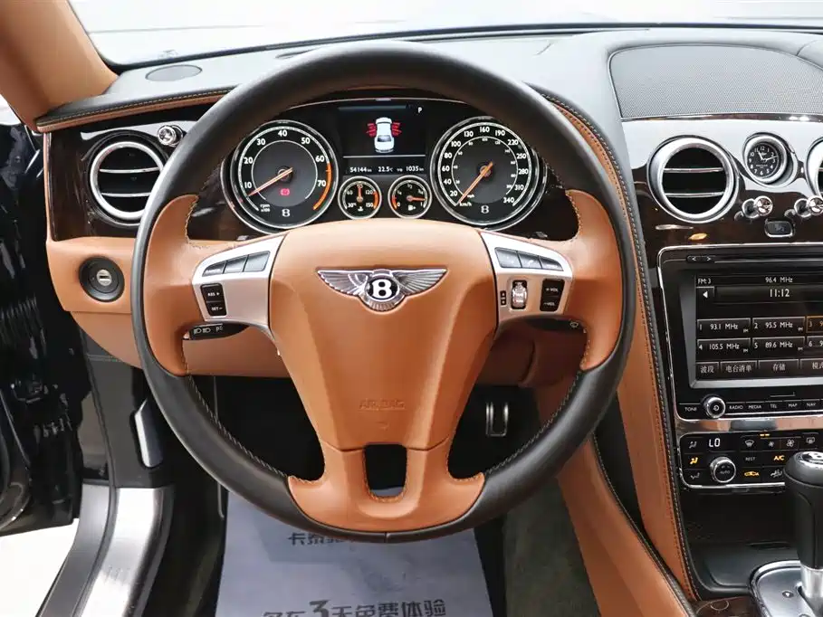 Bentley Flying Spur 2014 — фото 15
