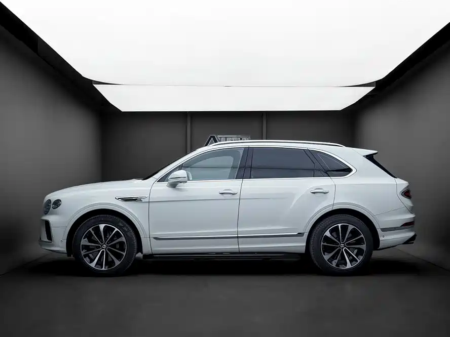Bentley Bentayga 2021 — фото 3