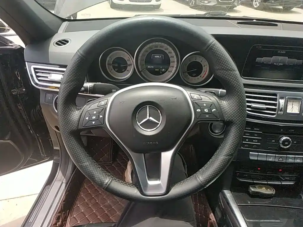 Mercedes-Benz E-Class 2015 — фото 11