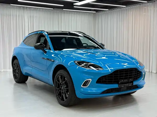 Aston Martin DBX 2022