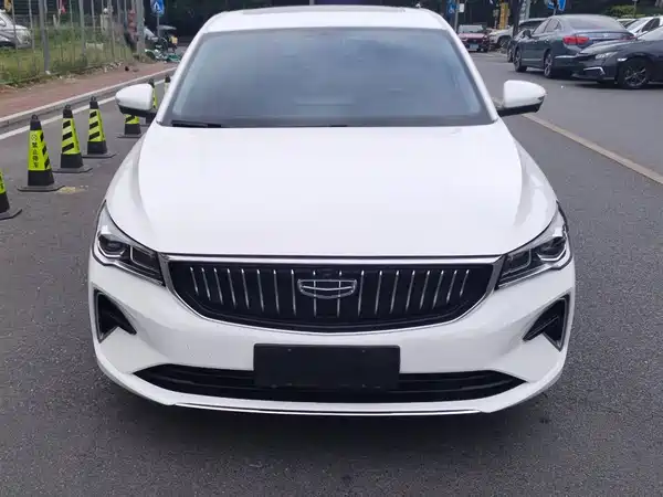 Geely Emgrand 2022