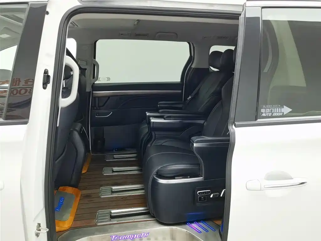 GAC Motor Trumpchi M8 2021 — фото 15
