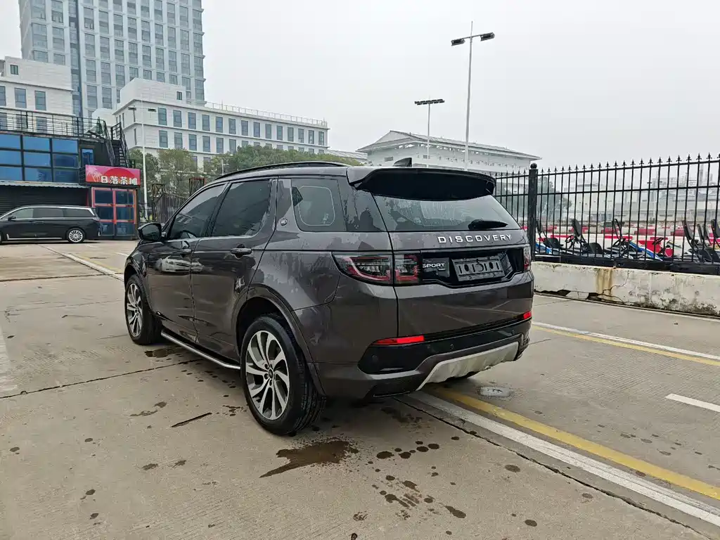 Land Rover Discovery Sport 2023 — фото 9