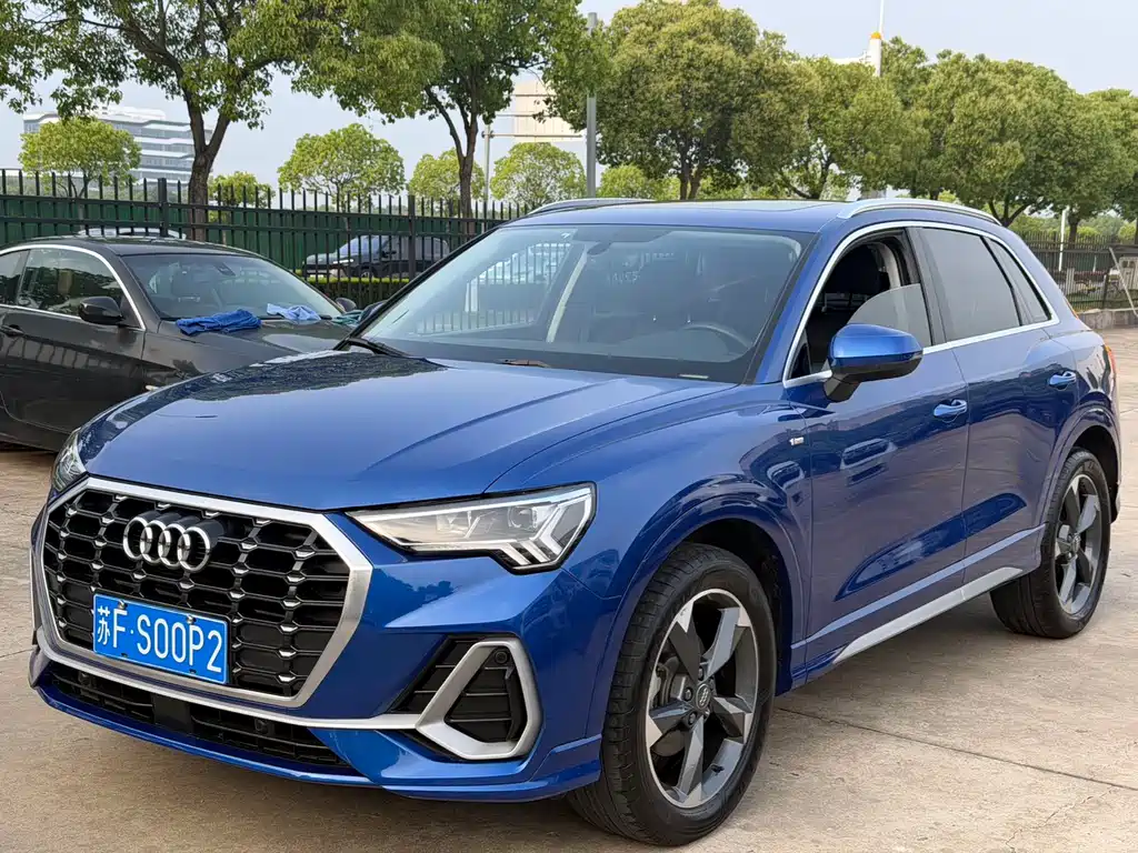 Audi Q3 2020 — фото 1