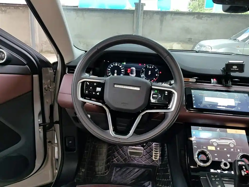 Land Rover Evoque 2021 — фото 11