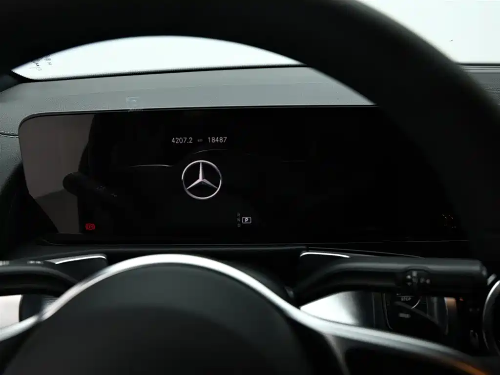 Mercedes-Benz GLB 2023 — фото 12