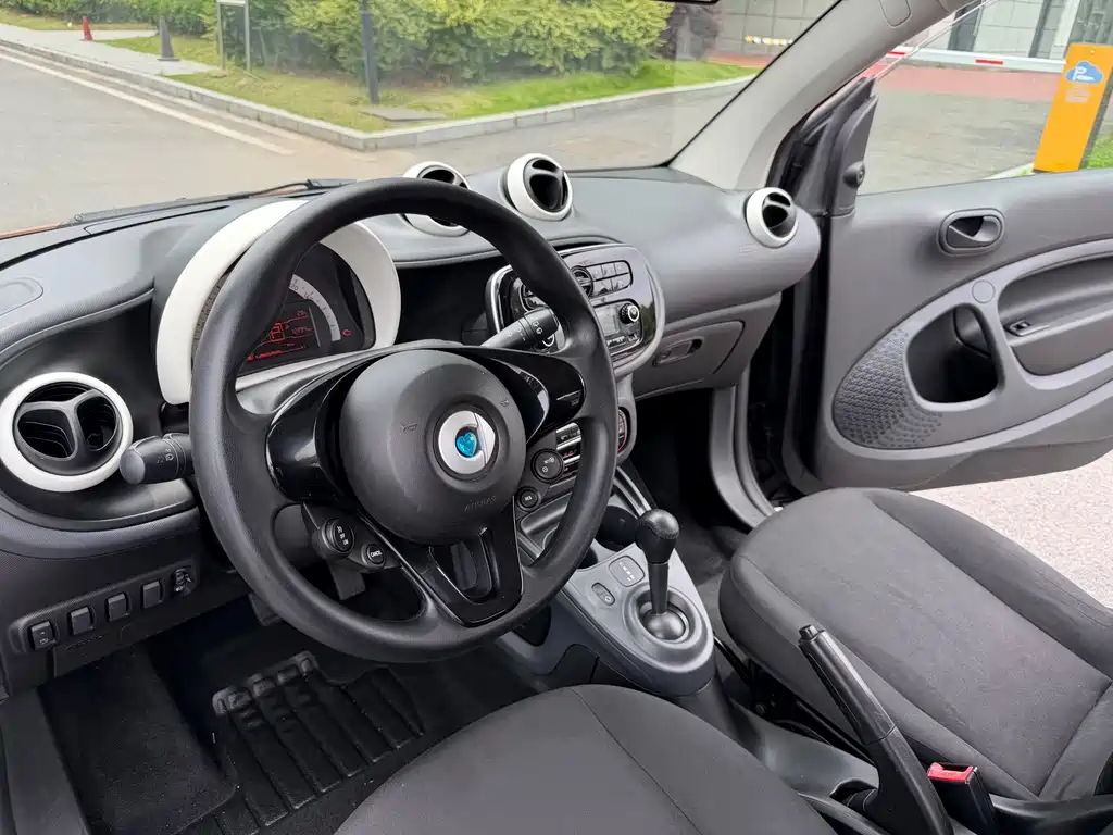 smart Fortwo 2016 — фото 9