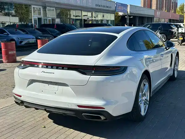 Porsche Panamera 2023