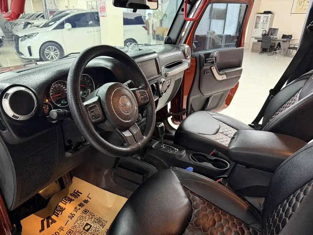 Jeep Wrangler 2014 — фото 20