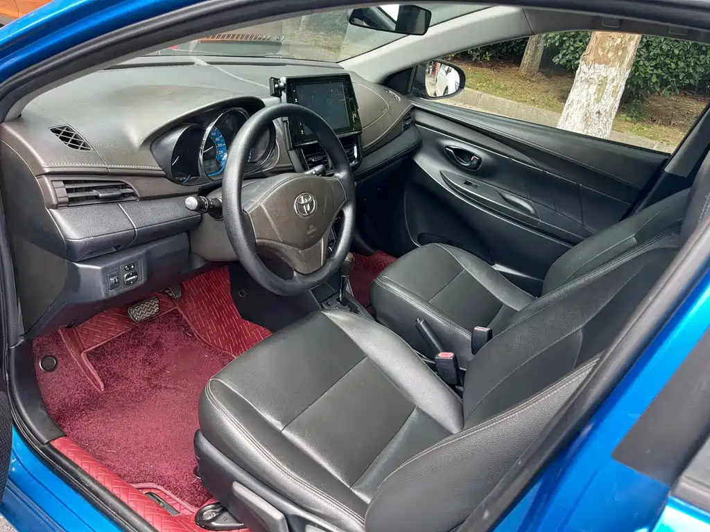 Toyota Yaris L 2014