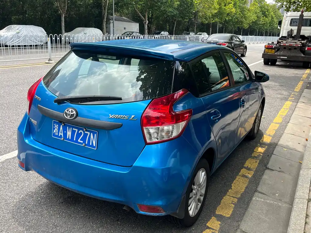 Toyota Yaris L 2014
