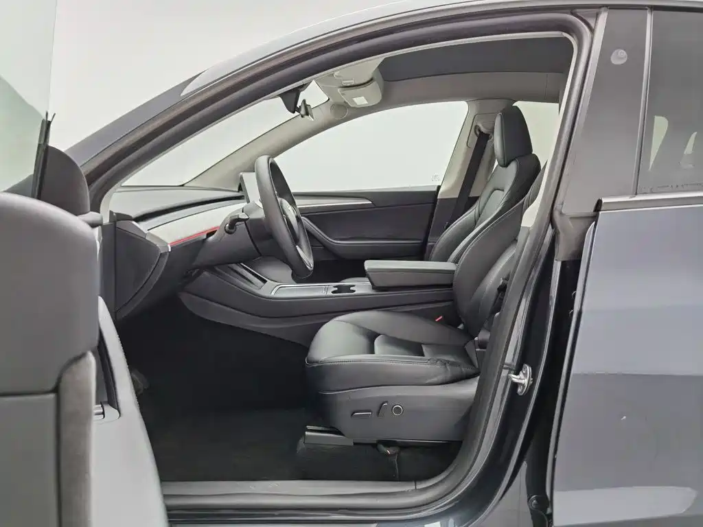 Tesla Model Y 2025 — фото 10