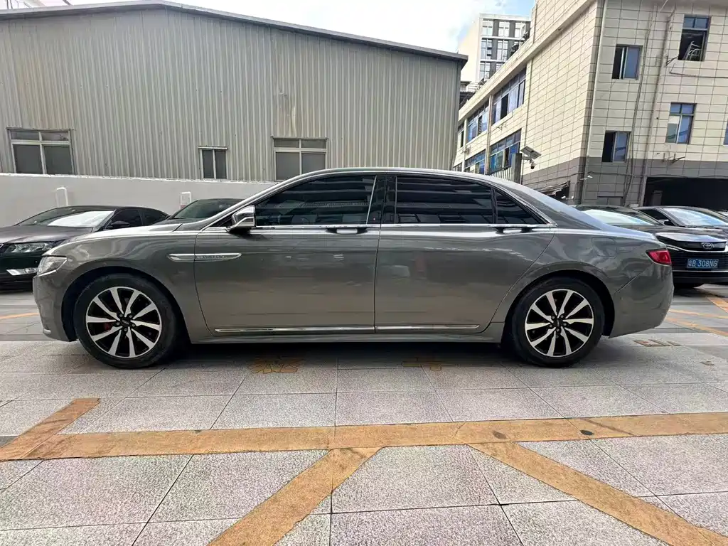 Lincoln Continental 2018 — фото 7