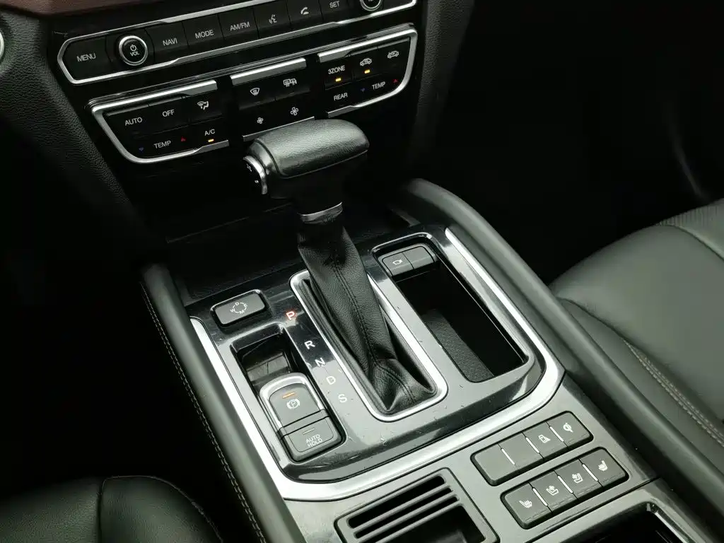 GAC Trumpchi GS8 2017 — фото 13