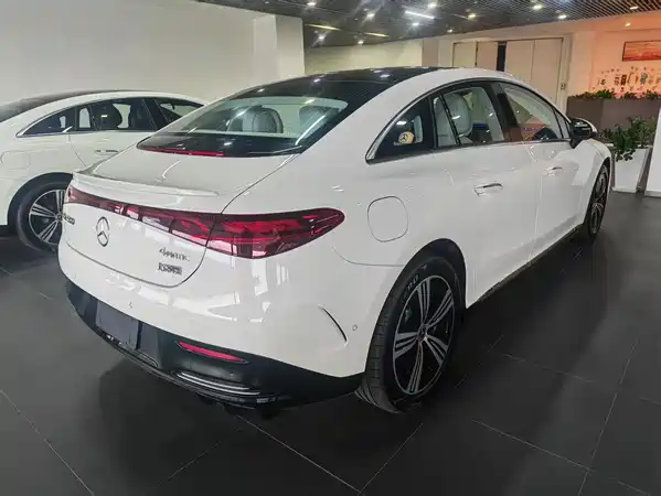 Mercedes-Benz EQE 2025