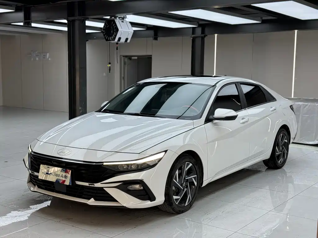 Hyundai Elantra 2023 — фото 1