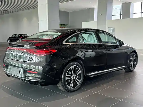 Mercedes-Benz EQE 2025