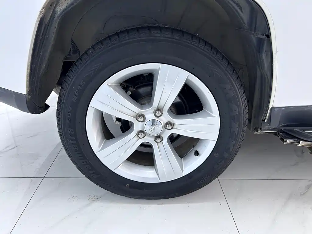 Jeep Compass 2015 — фото 24