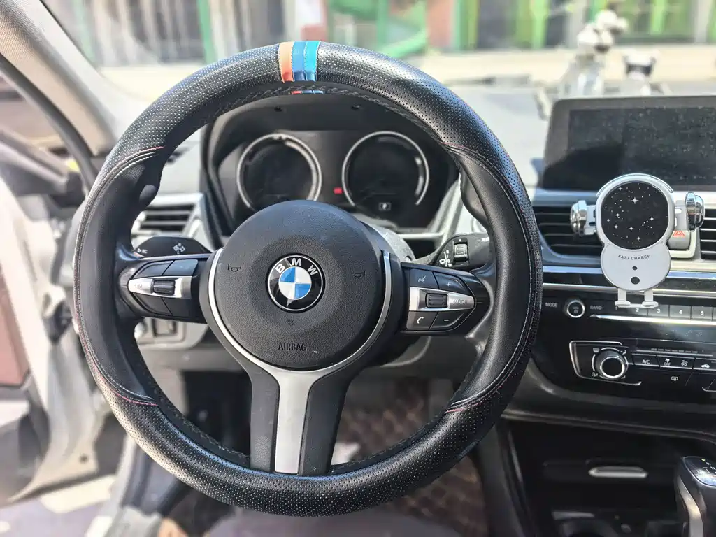 BMW 1 Series 2019 — фото 10